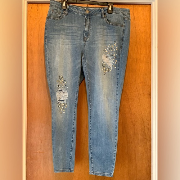 Lane Bryant Mid-Rise Super Stretch Skinny Jeans - Picture 3 of 9